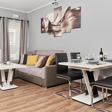 Apartments Wroclaw Jana Pawla II With Free Parking Wroclaw By Noclegi Renters 외부 사진