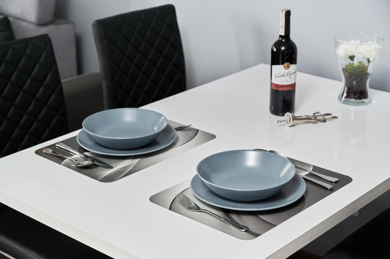 Apartments Wroclaw Jana Pawla II With Free Parking Wroclaw By Noclegi Renters 외부 사진