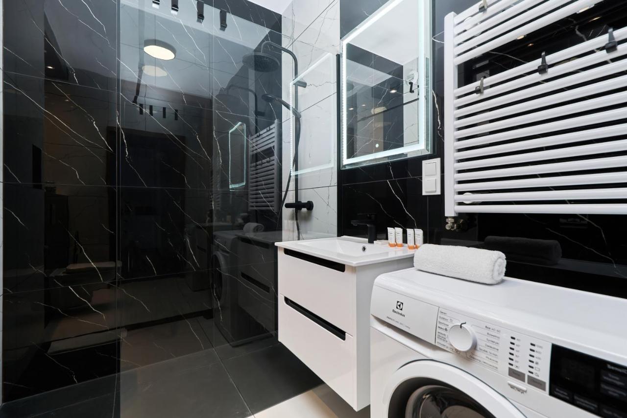 Apartments Wroclaw Jana Pawla II With Free Parking Wroclaw By Noclegi Renters 외부 사진