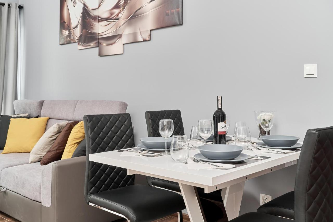 Apartments Wroclaw Jana Pawla II With Free Parking Wroclaw By Noclegi Renters 외부 사진