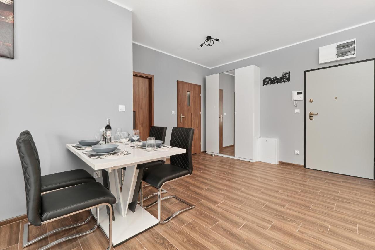 Apartments Wroclaw Jana Pawla II With Free Parking Wroclaw By Noclegi Renters 외부 사진